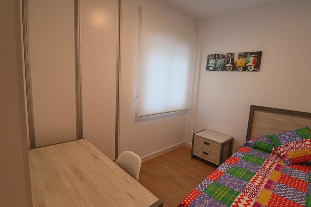 Poeta 2 Bedroom Apartment Фуэнхирола Экстерьер фото